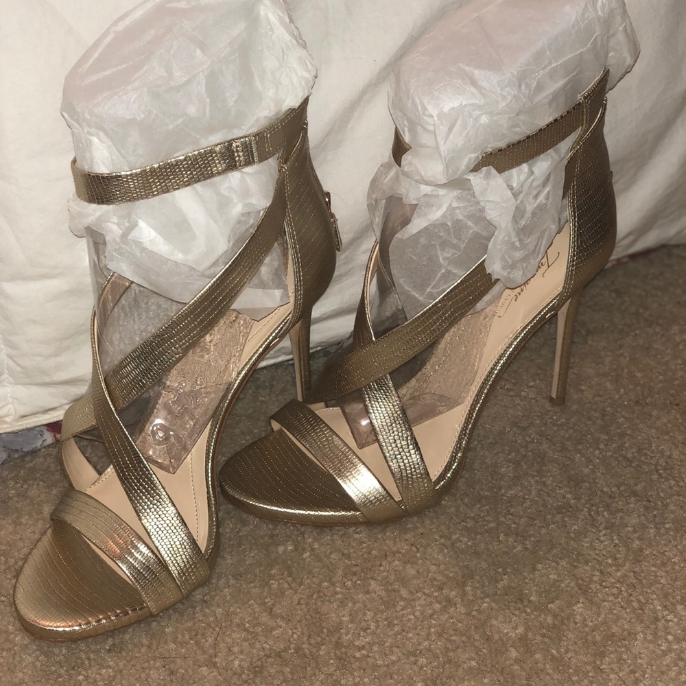 Imagine Vince Camuto Im-devin2